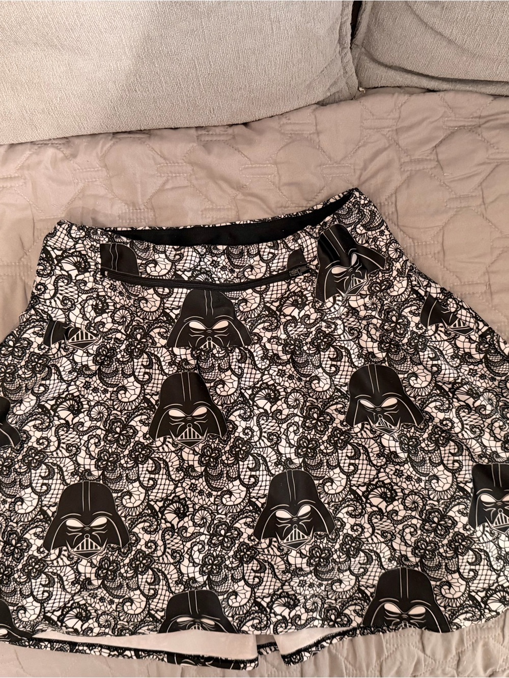 iGlowRunning Black and White Star Wars Circle Skirt